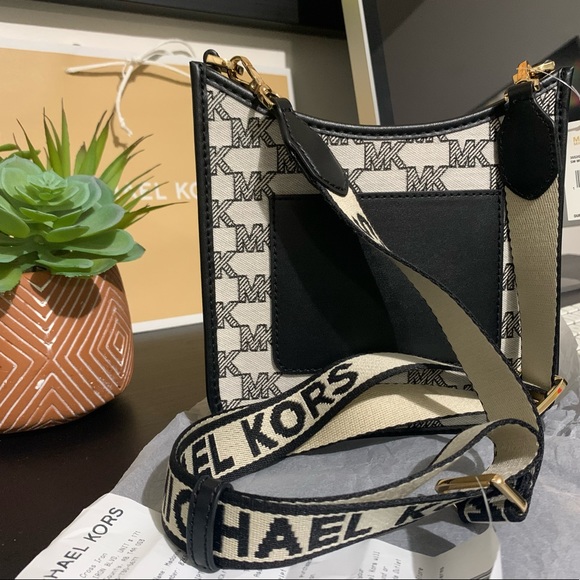 MICHAEL KORS BRILEY SMALL MESSENGER CROSSBODY BAG MK BLACK MULTI LOGO - Picture 2 of 8